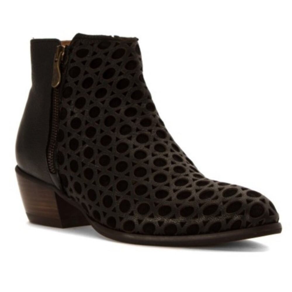 kanna Spain Belos Leather Laser Cut Loop Zip Low Square Heel Booties Black 6/36